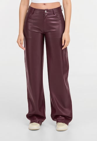 2Y Studios - Loosefit Calças 'Tiva' em vermelho: frente