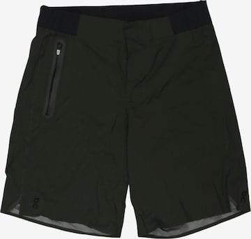 On Shorts 31-32 in Grün: Vorderseite