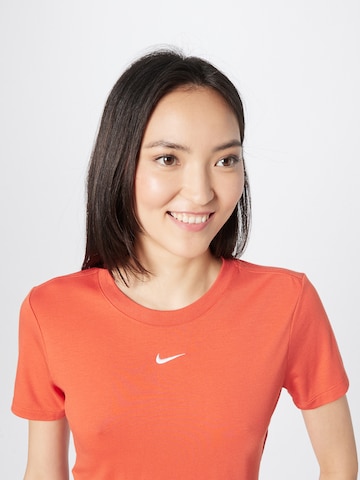 Nike Sportswear Tričko 'Essential' – červená