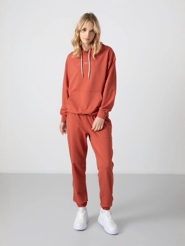 Tommy Life Joggingpak in Rood: voorkant