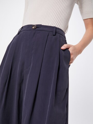 Moves Loose fit Pleat-Front Pants 'Nimma' in Blue