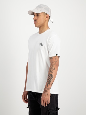 T-Shirt ALPHA INDUSTRIES en blanc : devant