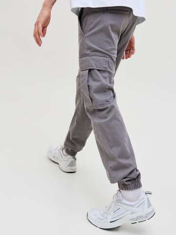JACK & JONES Конический (Tapered) Брюки-карго 'JPSTKANE JONNIE' в Серый