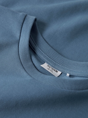 TWO SOON Sweatshirt i blå