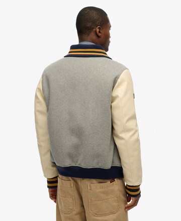Veste mi-saison 'Varsity' Superdry en gris