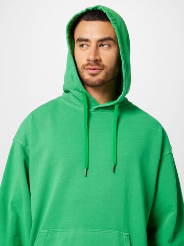 Redefined Rebel - Sweatshirt 'Harry' em verde