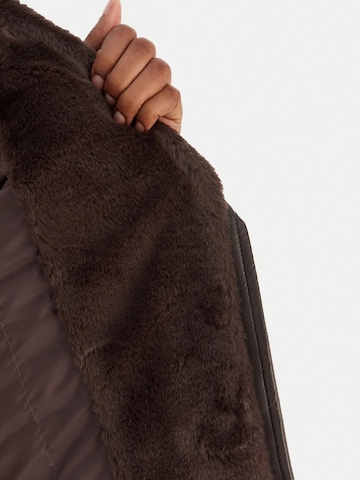 VERO MODA Tussenjas '10250405' in Bruin