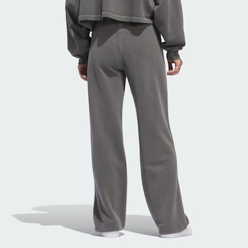 Loosefit Pantaloni 'Essentials' di ADIDAS ORIGINALS in grigio