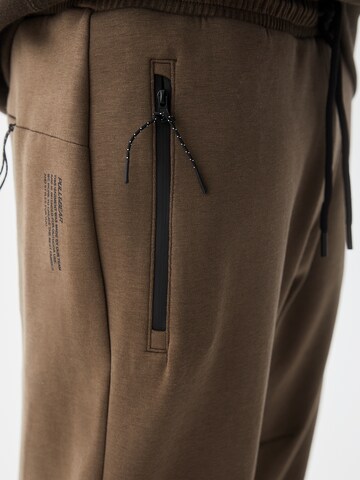 Pull&Bear Tapered Trousers in Brown