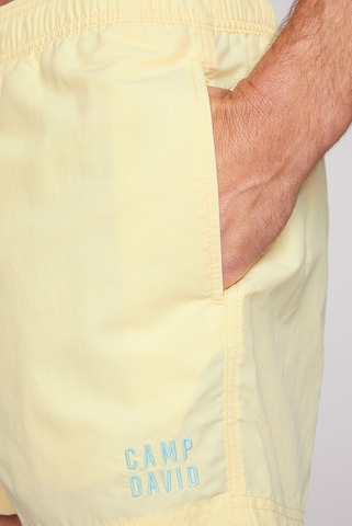 CAMP DAVID Zwemshorts in Geel