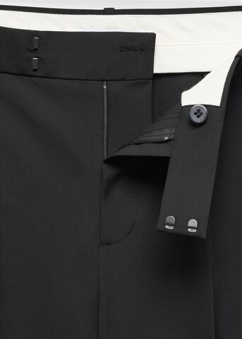 MANGO Zvonové kalhoty Kalhoty s puky 'Maura' – černá