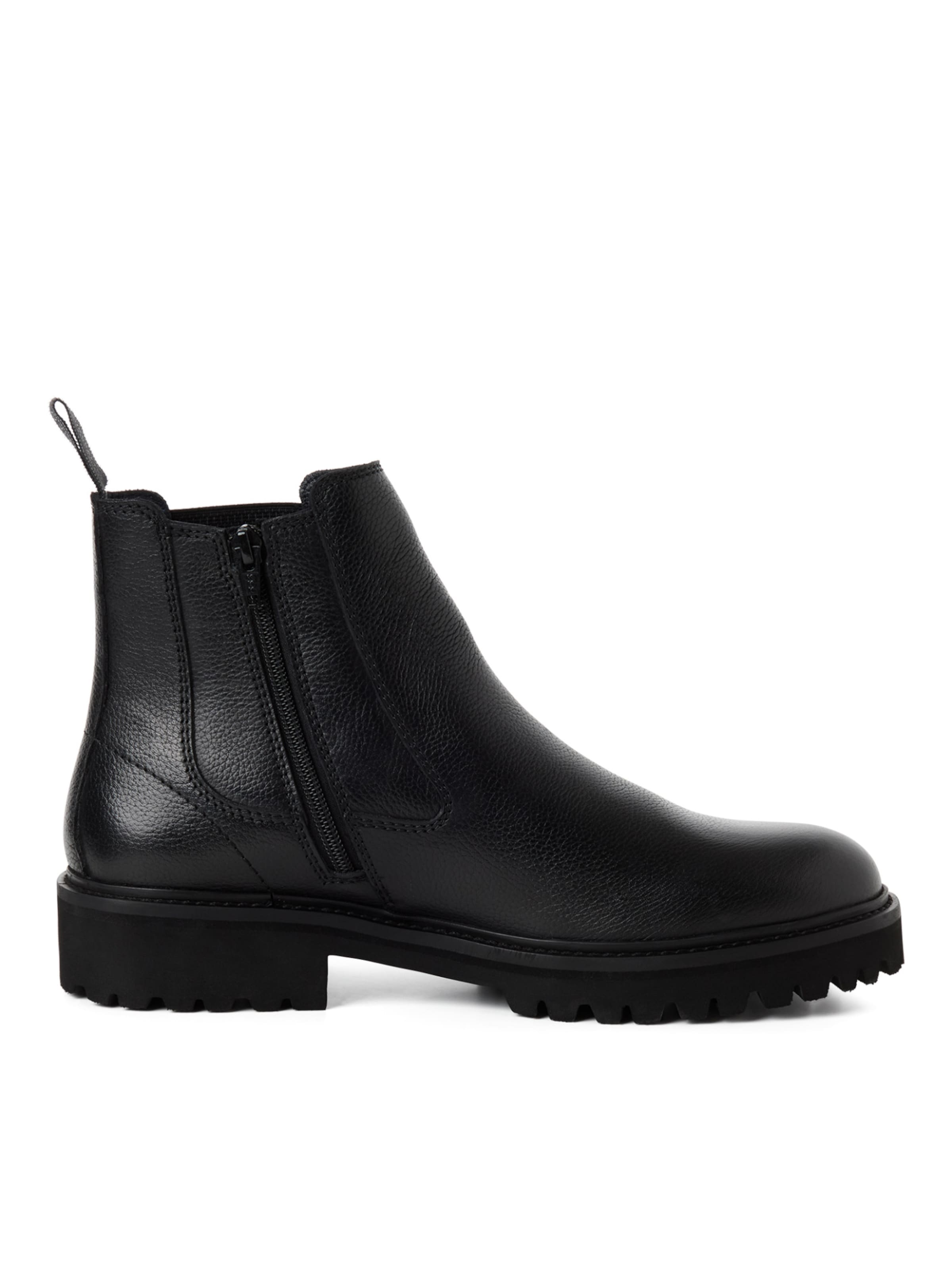 Tamaris Chelsea boots in Black