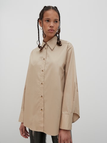 EDITED Blouse 'Gavin' in Beige: voorkant