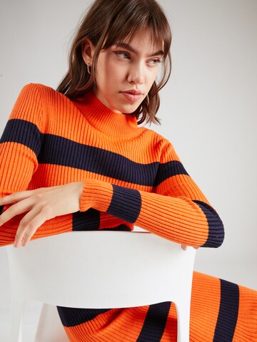 Robes en maille Trendyol en orange