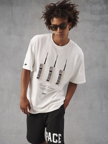 T-Shirt 'Elia' Pacemaker en blanc : devant