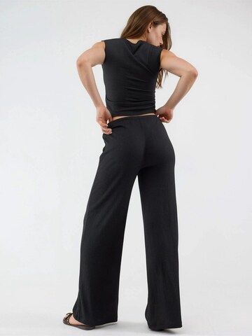 Busem Loose fit Pants in Black