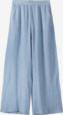 Bershka Wide leg Trousers in Blue: front