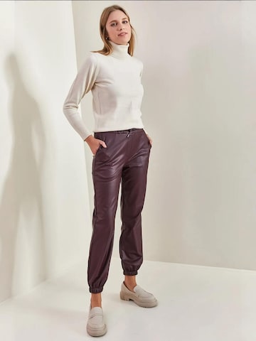 Effilé Pantalon Bianco Lucci en rouge