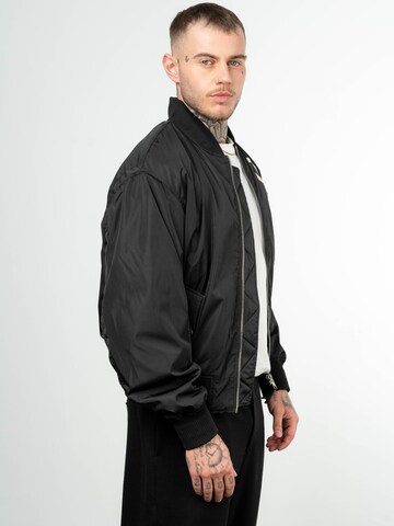 Veste mi-saison 'IYJulian' IYITO en noir