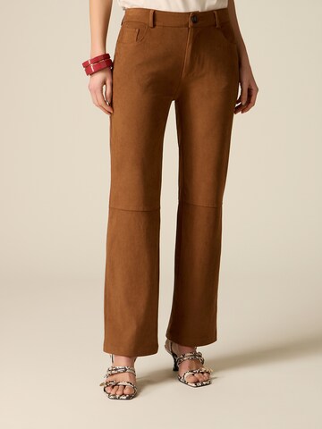 regular Pantaloni di oltre in marrone