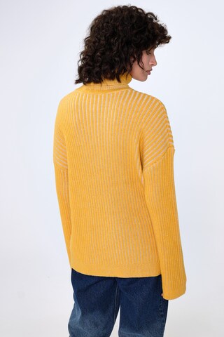 Pull-over 'Gina Roll' Aligne en jaune