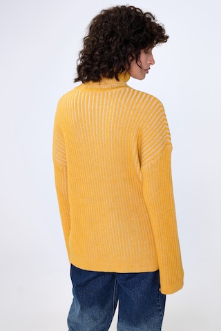 Aligne Sweater 'Gina Roll' in Yellow