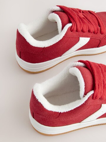 Baskets Next en rouge