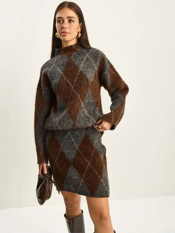 Tailleur di Bianco Lucci in marrone