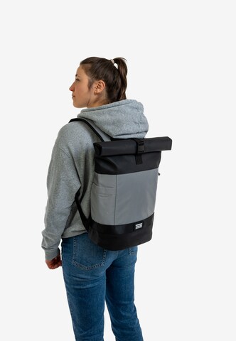 OAK25 Rucksack 'Commute M' in Grau