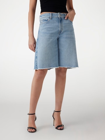 GUESS Wide leg Jeans in Blue: front