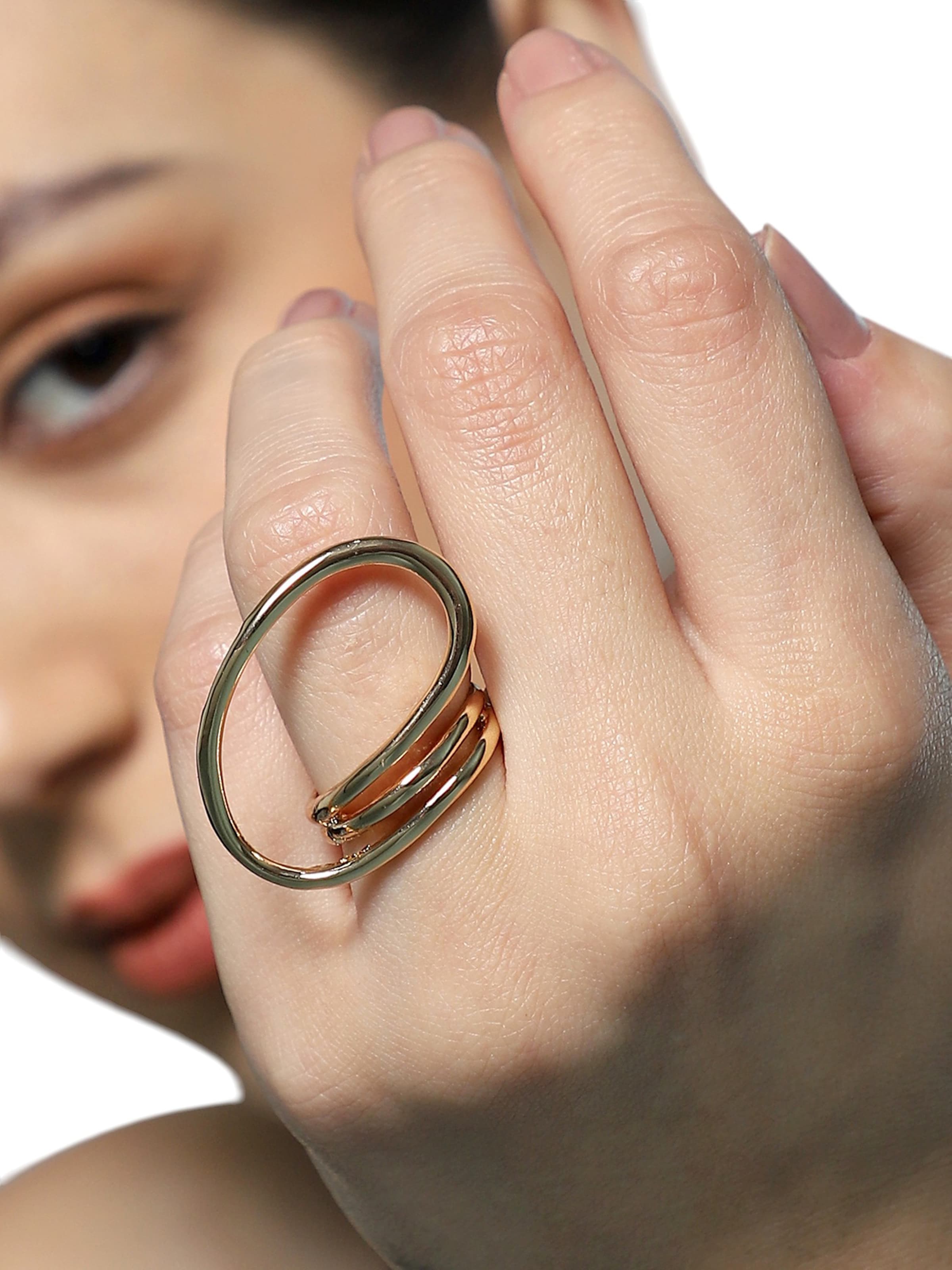 SOHI Ring 'Charusheela' in Gold