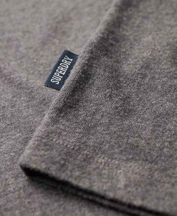 Superdry T-shirt 'Essential' i grå