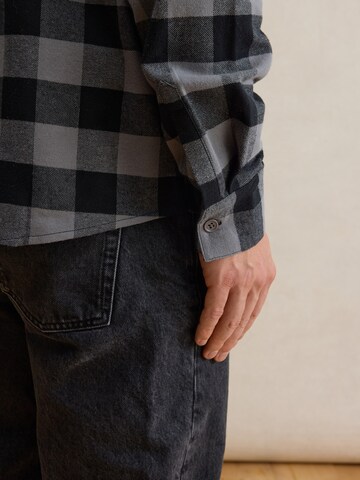 DAN FOX APPAREL Regular fit Πουκάμισο 'Efe' σε γκρι