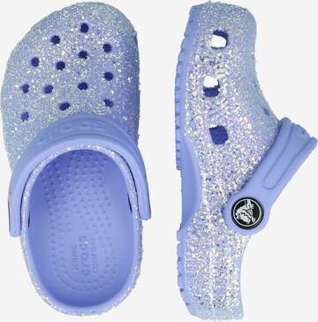 Chaussures ouvertes Crocs en bleu