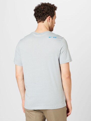 Nike Sportswear T-shirt i grå