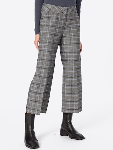GERRY WEBER Pants in Grey: front