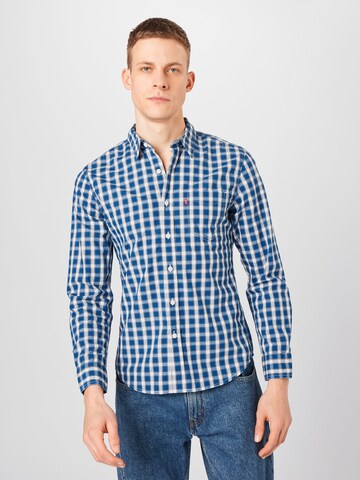 LEVI'S ® Klasický střih Košile 'Classic Fit Pocket Tee Slim' – modrá: přední strana