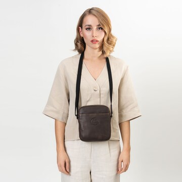 Farmhood Crossbody bag in Brown