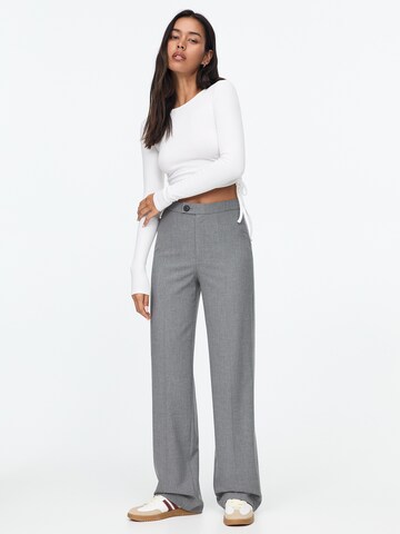Loosefit Pantalon à plis Pull&Bear en gris