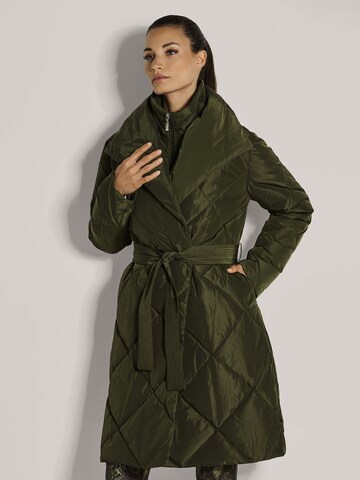 Manteau mi-saison MADELEINE en vert : devant