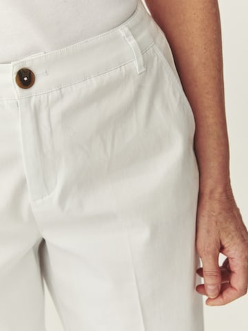 Regular Pantaloni 'SEREMI' de la TATUUM pe alb