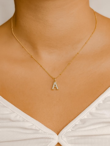 Collana 'Letter A.' di Hey Happiness in oro: frontale