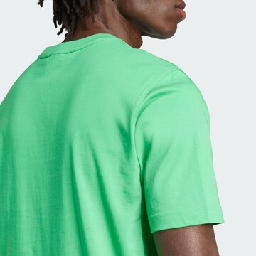 ADIDAS ORIGINALS - Camiseta 'Trefoil Essentials' en verde