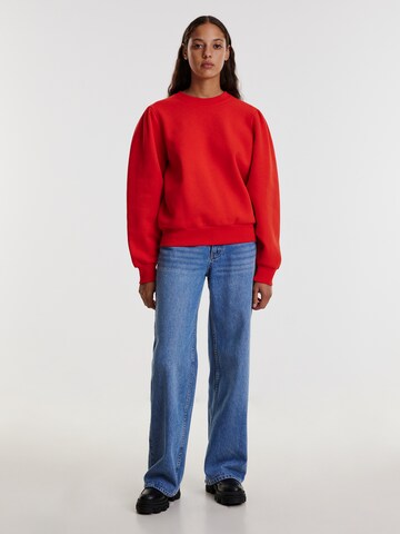 EDITED Sweatshirt 'Tamy' in Rood