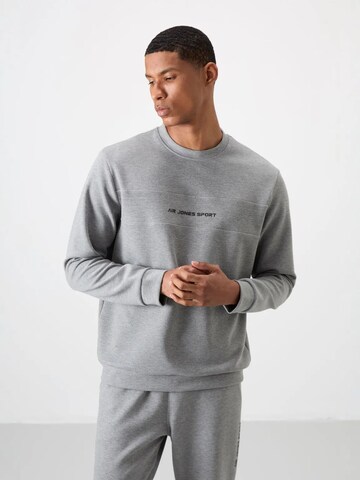 Tommy Life Regular Jogginganzug in Grau
