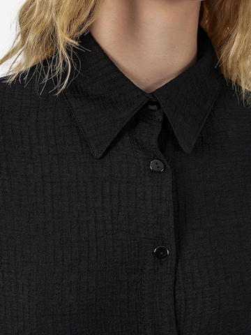 Bigdart Blouse in Black