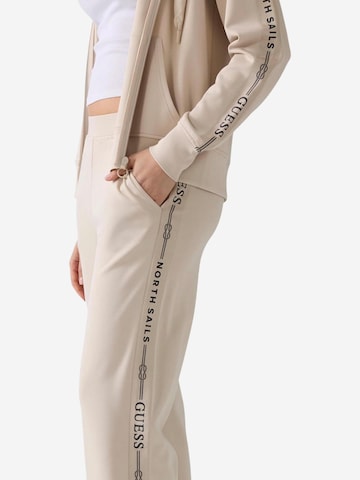 GUESS - Pierna ancha Pantalón deportivo 'GUESSXNS SWEAT PANTS W6GB29 K3282' en beige