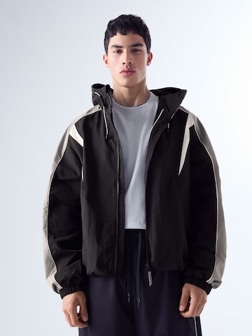 Bershka Tussenjas in Zwart: voorkant