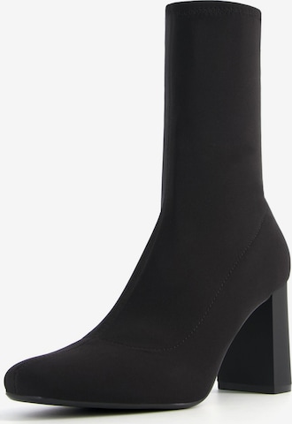 Bershka Bootie in Black: front