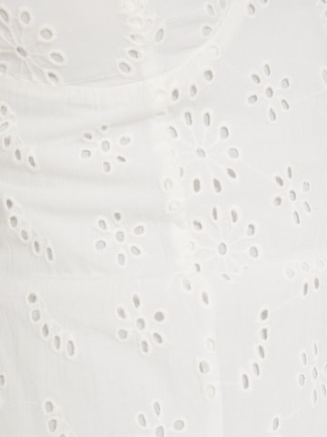 Robe d’été Bershka en blanc